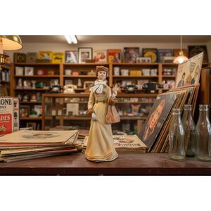 Avon Mrs. P.F.E. Albee Porcelain Figurine 1981 President’s Club Japan